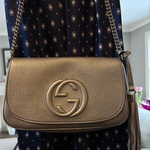 Gucci Soho Chain Crossbody Bag – Pebbled Leather Taupe/Gold